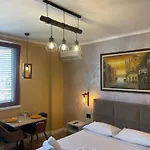 Modern Skyline Studios- Elegant In New Bazaar דירה