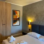 Modern Skyline Studios- Elegant In New Bazaar דירה *