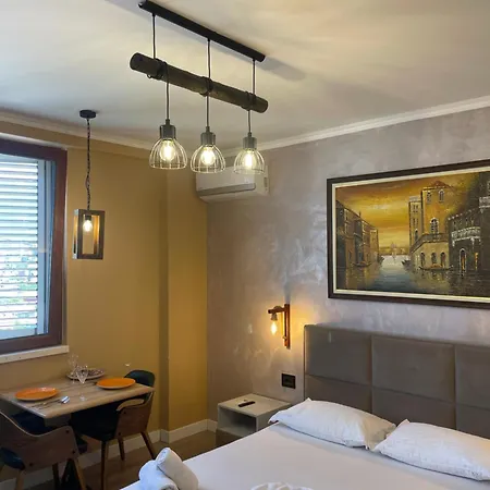 Modern Skyline Studios- Elegant In New Bazaar Apartament