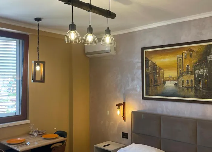 Modern Skyline Studios- Elegant In New Bazaar Lägenhet