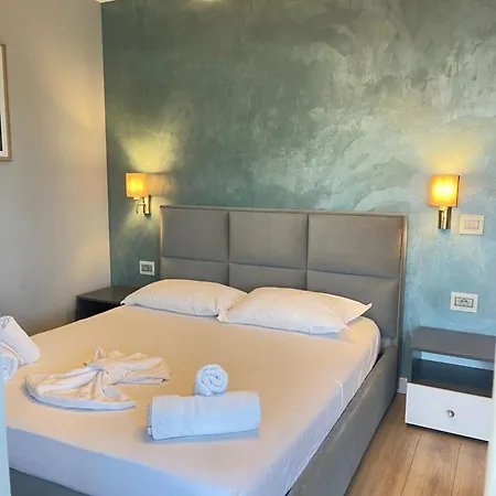 Modern Skyline Studios- Elegant In New Bazaar Appartamento