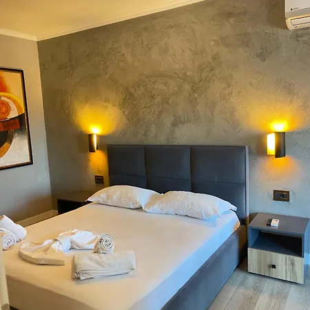 Modern Skyline Studios- Elegant In New Bazaar Appartamento