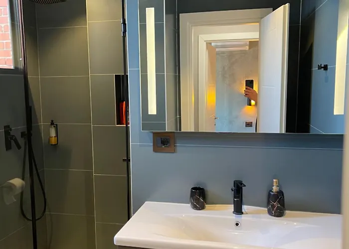 Lägenhet Modern Skyline Studios- Elegant In New Bazaar *